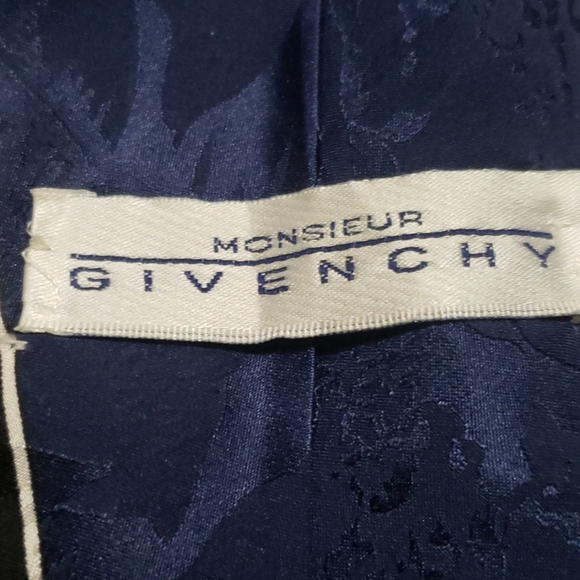 Perfect Givenchy Silk Tie - Picture 2 of 2